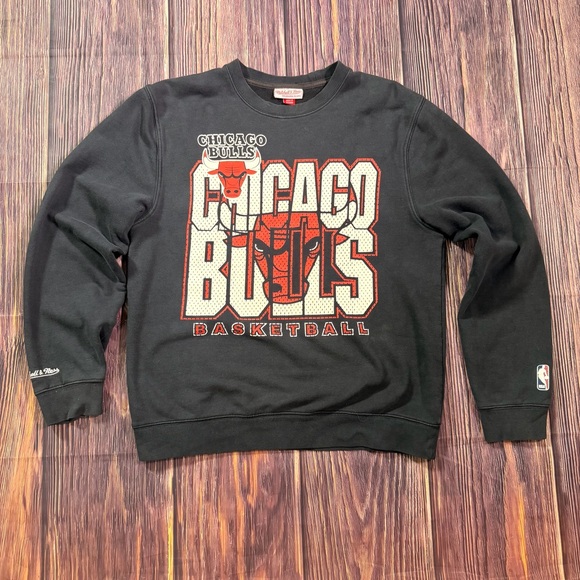 Mitchell & Ness Other - Mitchell Ness Chicago Bulls Basketball Crewneck Sweatshirt Black Vintage NBA M‎